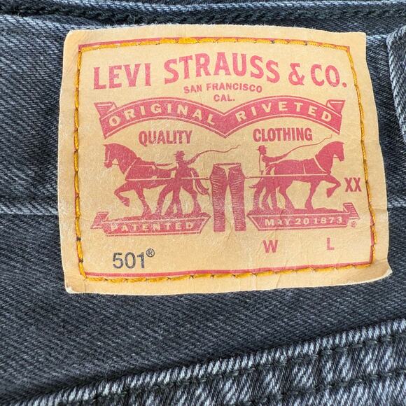 Levi's 501XX Shorts Women's 32 (14) Black 2.5" Short Button Fly Classic Raw Hem - Picture 4 of 13